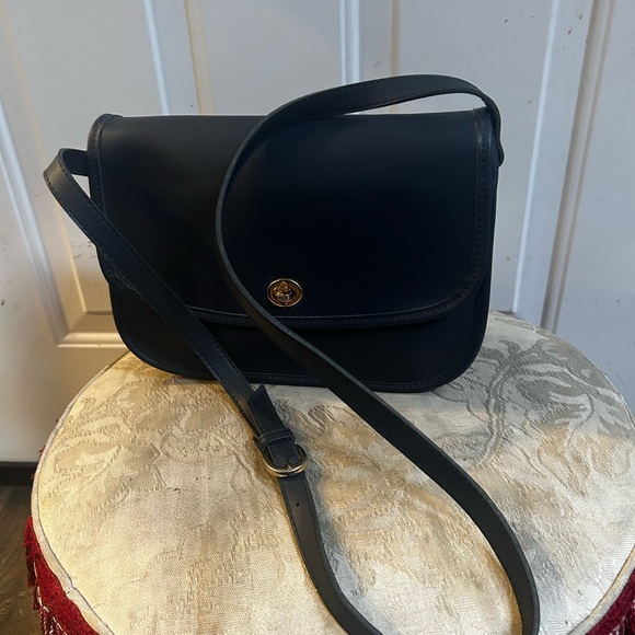 Vintage CoachClassic City Bag Black Leather Crossbody Bag